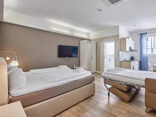 Wohn- und Schlafbereich des Studio-Apartments
