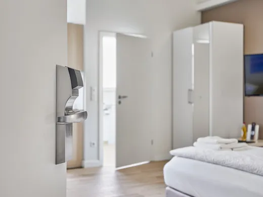 Modernes Badezimmer mit Dusche